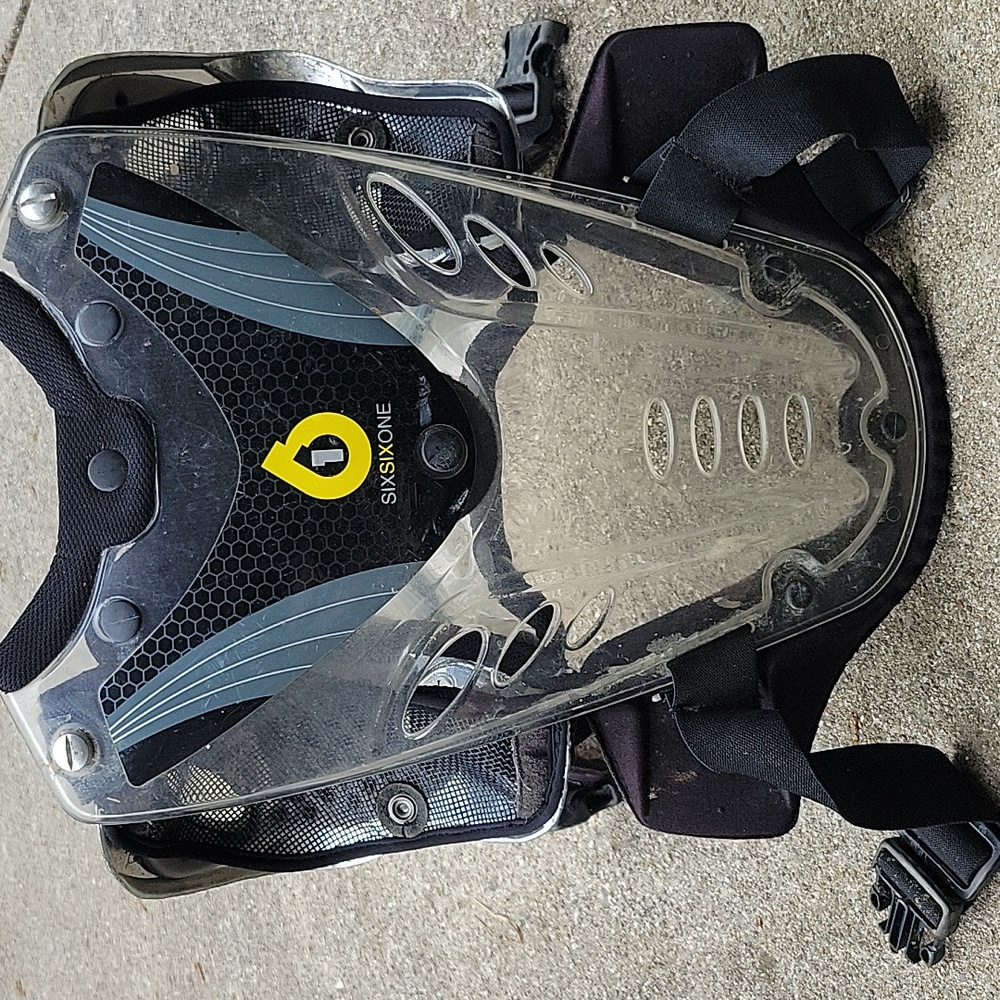 Sixsixone Chest Protector